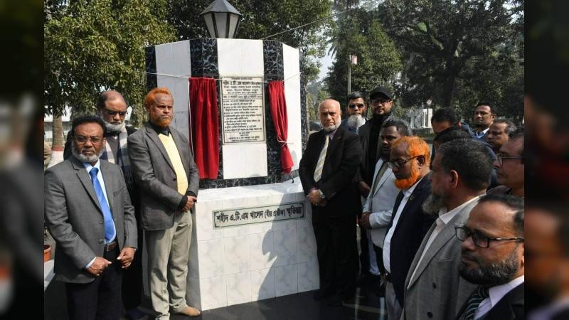 বাকৃবিতে বীর প্রতীক এটিএম খালেদের স্মৃতিস্তম্ভ সংস্কারকাজের উদ্বোধন