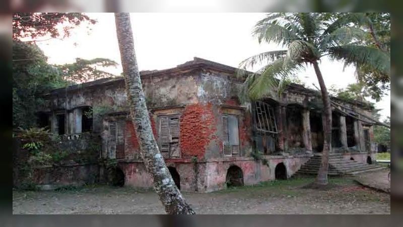 সংস্কারের অভাবে বিলুপ্তির পথে মোরেলগঞ্জের ঐতিহাসিক কুঠিবাড়ি