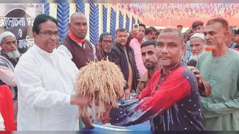 নাগেশ্বরীতে দোয়া মাহফিল ও আলোচনা সভায় বিএনপিতে শতাধিক নেতাকর্মীর যোগদান