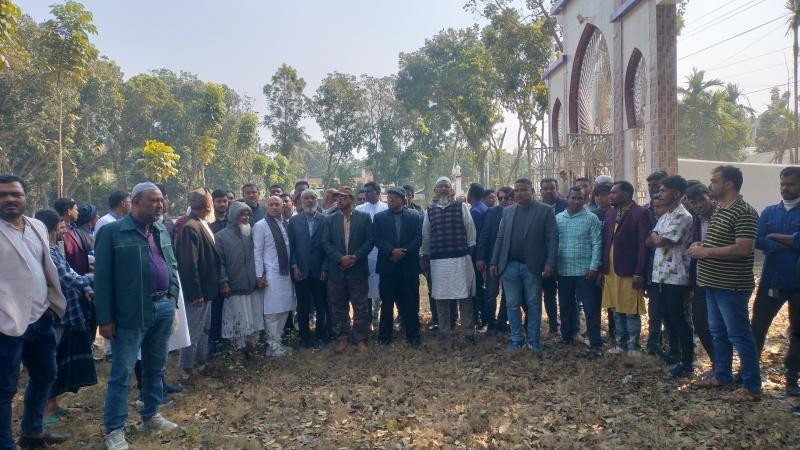 মায়ের কবর জিয়ারত করে প্রচারণা শুরু করলেন বিএনপির প্রার্থী হারুন