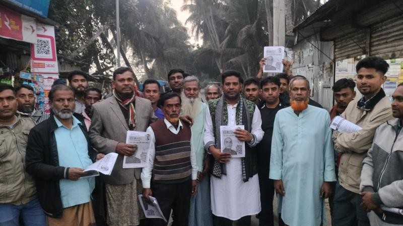 বাগলী বাজারে ধানের শীষের প্রচারণায় নেতাকর্মীরা