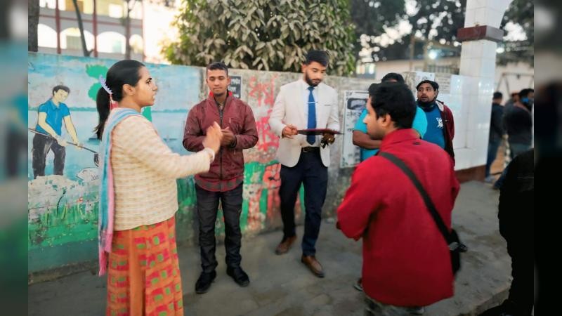 গৌরীপুরে সড়কে শৃঙ্খলা ফেরাতে মোবাইল কোর্ট, জরিমানা আদায়