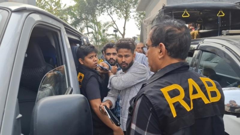 পাসপোর্ট অফিসে র‍্যাবের অভিযান, ২০ জনের কারাদণ্ড