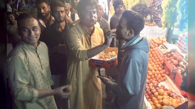 দুলুকে জাতীয় সংসদের হুইপ করায় নাটোরে মিষ্টি বিতরণ