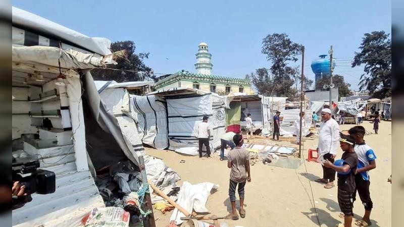 সৈকতের বালিয়াড়ি থেকে নিজ উদ্যোগে সরল ৬ শতাধিক দোকান