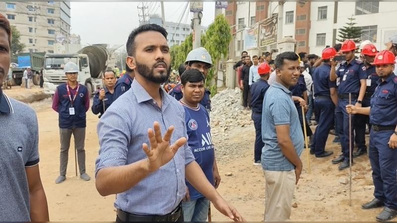 আশুলিয়ায় ফুটপাতে দোকান বসানোকে কেন্দ্র করে ধাওয়া-পাল্টা ধাওয়া, আহত ৯