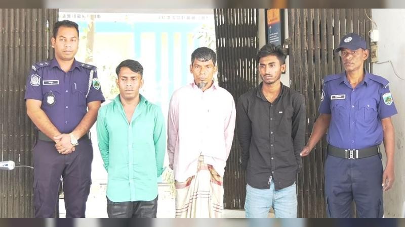 পুলিশ সুপারের নামে প্রতারণা: সিরাজগঞ্জে তিনজন গ্রেপ্তার