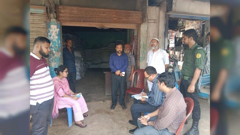 বুড়িচংয়ে সারের অতিরিক্ত মূল্য আদায়ের দায়ে ডিলারের ২০ হাজার টাকা জরিমানা