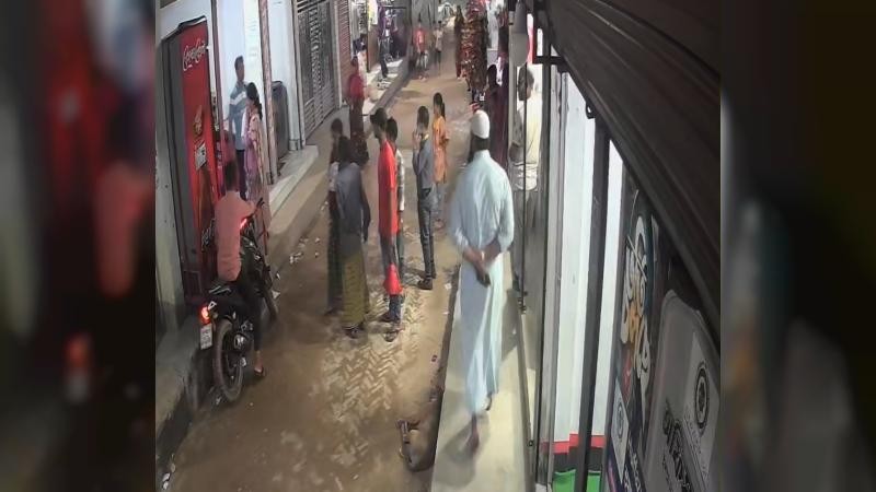 আশুলিয়ায় সুদের টাকার জন্য স্বামী স্ত্রীকে মারধর; প্রতিবাদ করায় উল্টো অপ-প্রচার