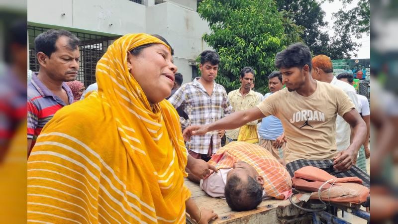 বিদ্যুৎস্পৃষ্ট হয়ে কৃষকের মৃত্যু, স্ত্রী হাসপাতালে