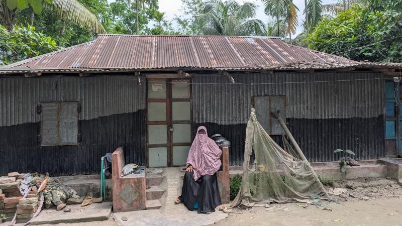 আইনজীবীর সহকারী হয়েও নিজ পরিবারকে জিম্মি: পিতার মৃত্যু, মাকে কারাবাস, ভাইবোনদেরও মামলা
