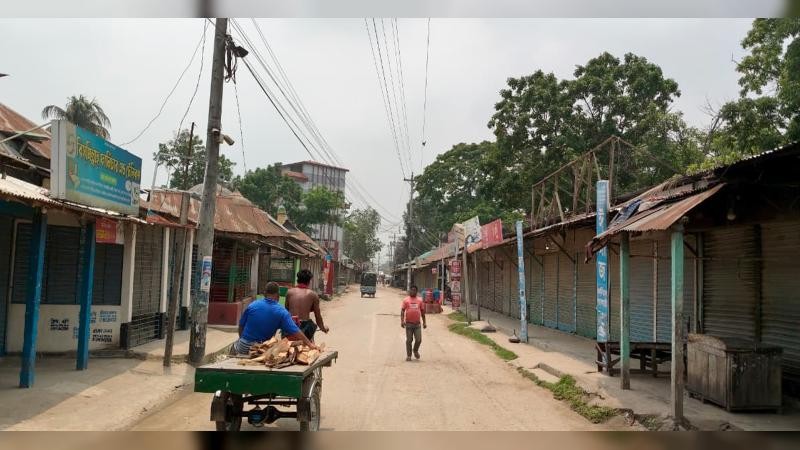 কিশোর গ্যাংয়ের হামলা, দোকানপাট বন্ধ রেখে ব্যবসায়ীদের লকডাউন