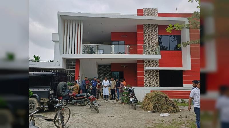 ভূরুঙ্গামারীতে চিকিৎসকের বাড়িতে চুরি ও অগ্নিসংযোগ, ৫০ লাখ টাকার ক্ষতি