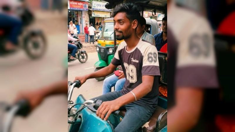 রায়গঞ্জে অটোরিকশা চালকের গলাকাটা মরদেহ উদ্ধার 