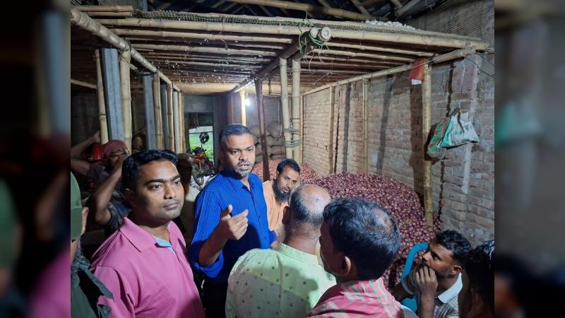 কালুখালীতে পেঁয়াজ বাজারে ‘ধলতা’ প্রতিরোধে ইউএনওর বিশেষ অভিযান