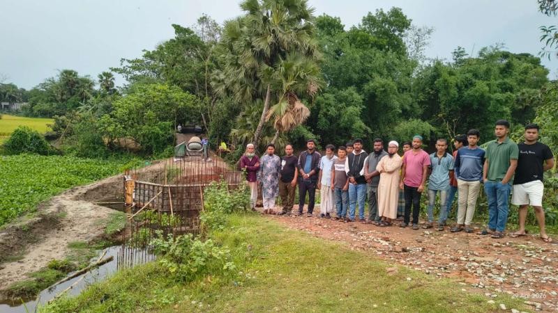 ২৪ লক্ষাধিক টাকার ব্রিজ অসম্পূর্ণ রেখে পালিয়েছে ঠিকাদার