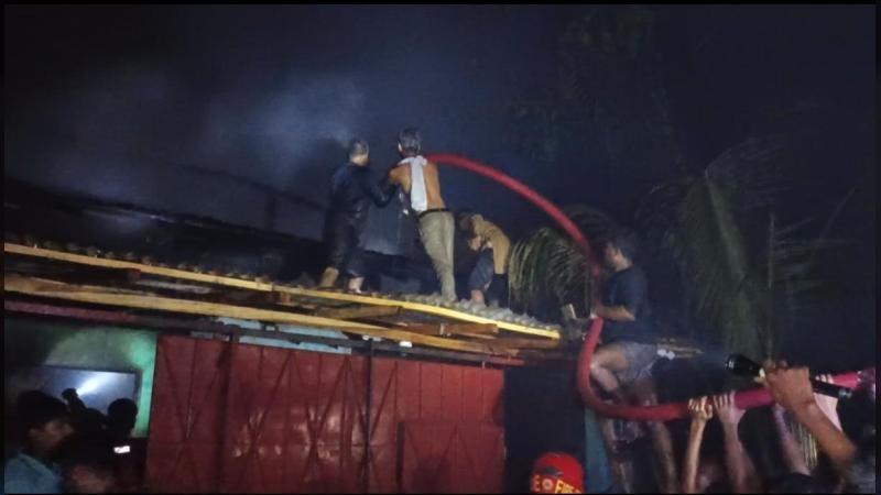 বরগুনায় অবৈধ আইসক্রিম কারখানায় ভয়াবহ আগুন