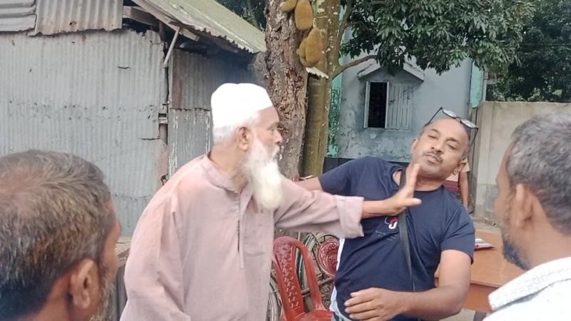 সংবাদ সংগ্রহ করতে গিয়ে হামলার শিকার দুই সাংবাদিক