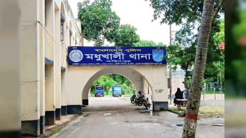 ফরিদপুরে সড়ক দুর্ঘটনায় নবদম্পতির মর্মান্তিক মৃত্যু