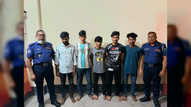‘ইমো হ্যাকার’ চক্রের পাঁচ সদস্যকে আটক
