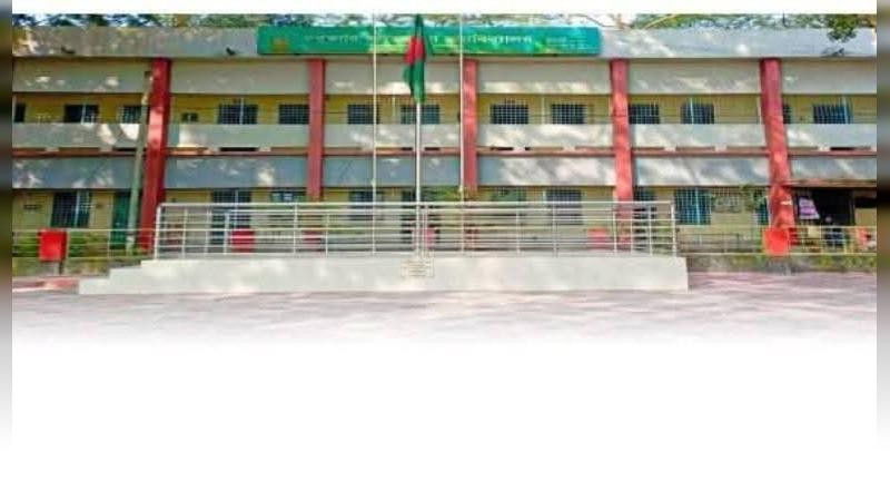 ঢাকামুখী শিক্ষক, ফাঁকা ক্লাসরুম: ফরিদপুরের নগরকান্দা কলেজের অচলাবস্থা