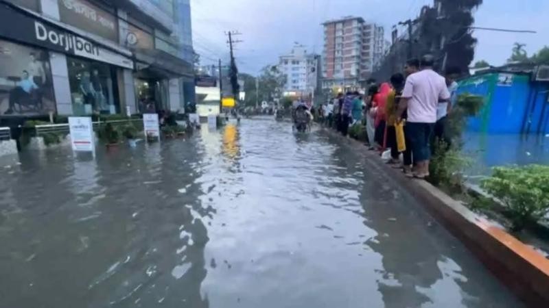 আবারও এক ঘণ্টার বৃষ্টিতে ডুবেছে চট্টগ্রামের প্রবর্তক