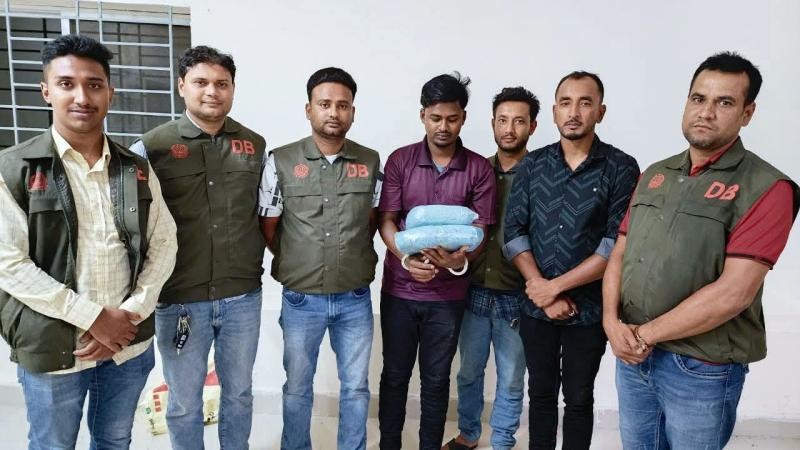 বরগুনায় দেড় কেজি গাঁজাসহ মাদক ব্যবসায়ী গ্রেফতার