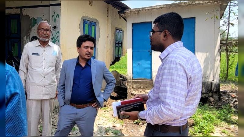 কিশোরগঞ্জে ভারী বৃষ্টিতে প্রাথমিক বিদ্যালয় ধ্বস, ইউএনও'র পরিদর্শন