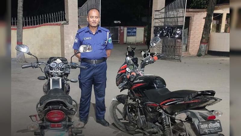 শেরপুরে পুলিশের ঝটিকা অভিযান: ২ চোরসহ দুটি চোরাই মোটরসাইকেল উদ্ধার
