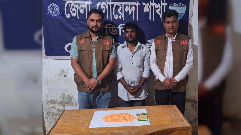 চিপসের প্যাকেটে ইয়াবা পাচারের চেষ্টা, গ্রেপ্তার ১