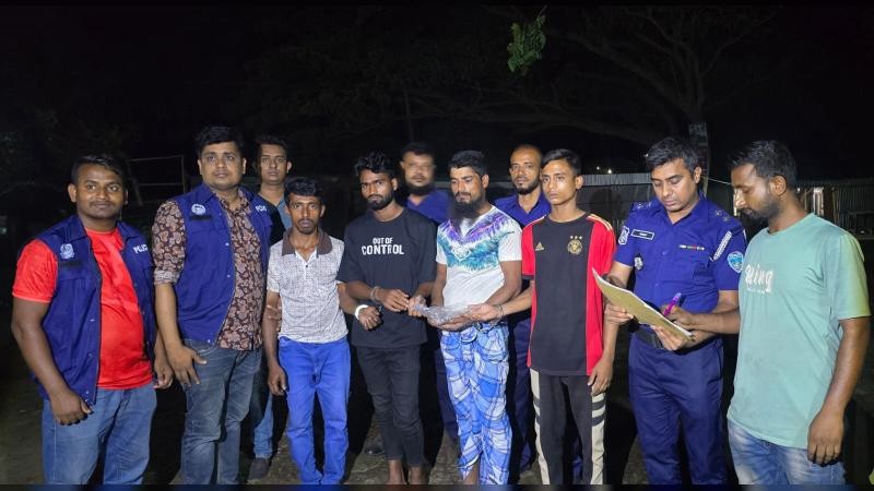 কুমিল্লায় মধ্যরাতে ইয়াবাসহ চার যুবক আটক