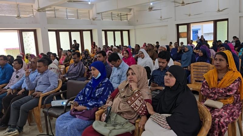 সরকার দেশের জনগোষ্ঠীকে দক্ষ হিসেবে প্রতিষ্ঠিত করতে চায়