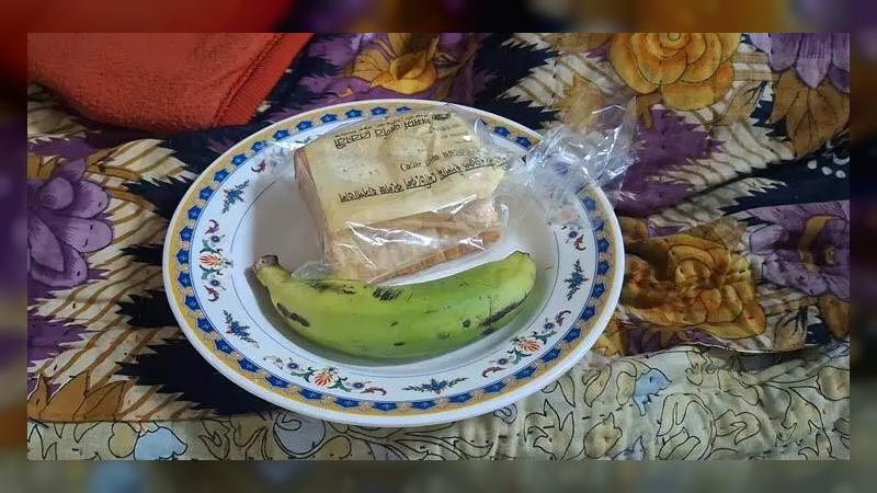 হাসপাতালে রোগীদের নাস্তায় পাউরুটির সঙ্গে কাঁচা কলা