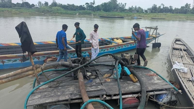 নাগরপুরে যৌথ অভিযান, অবৈধ বালু উত্তোলনে জরিমানা