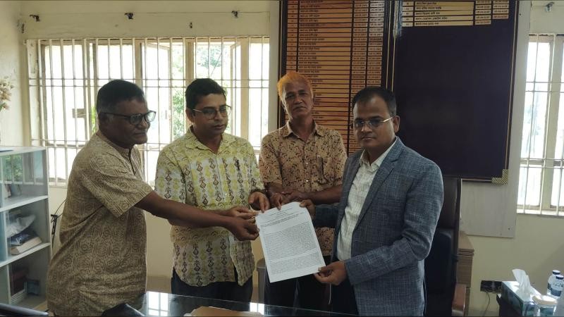 সুনামগঞ্জে ফসল ডুবে ক্ষতিগ্রস্তদের বছরব্যাপী সহায়তা ও ১৩টি দাবি জানিয়ে স্মারকলিপি