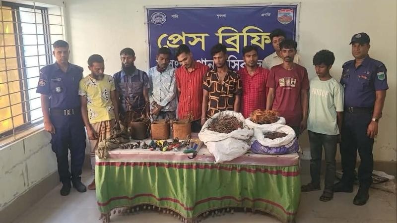 সিরাজগঞ্জের সলঙ্গায় বৈদ্যুতিক সরঞ্জাম ও ট্রান্সফরমার চোর চক্রের ৯ সদস্য গ্রেফতার