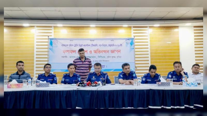 কুমিল্লায় ১২০ টাকায় পুলিশে চাকরি পেলেন ১০১ জন