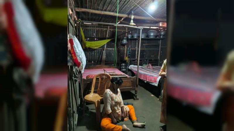 স্বামী ঋণের টাকা পরিশোধ না করায় দুই সন্তানের জননীর আত্মহত্যা