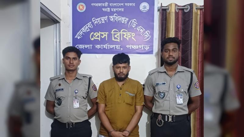 পঞ্চগড়ে মোটরসাইকেলে ইয়াবা বহন, আটক ১
