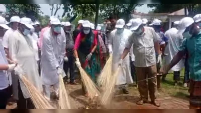 পাঁচবিবিতে ডেঙ্গু প্রতিরোধে পরিচ্ছন্নতা কার্যক্রম শুরু
