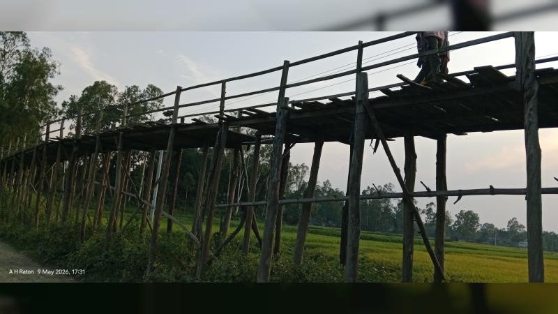 নাগরপুরে নড়বড়ে সাঁকোটিই ভরসা ৯ গ্রামের মানুষের