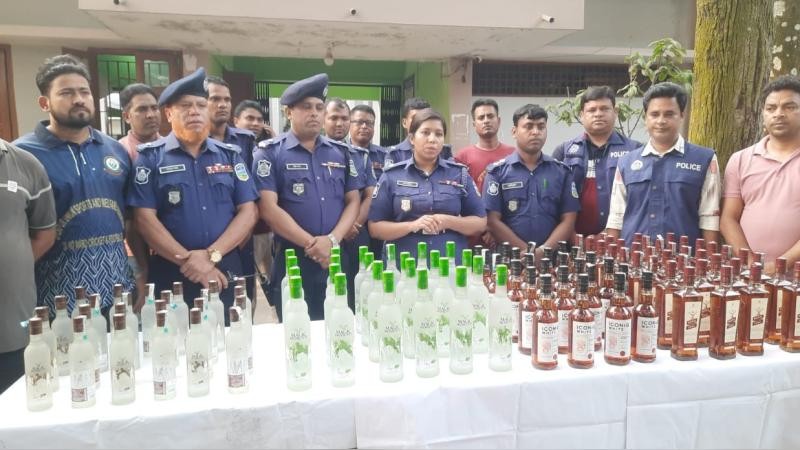শেরপুরের নকলায় ১০৮ বোতল ভারতীয় মদ জব্দ, আটক ৩
