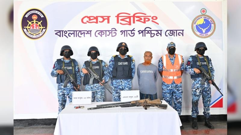 সুন্দরবনে কুখ্যাত বনদস্যু 'মেজ জাহাঙ্গীর' অস্ত্রসহ আটক