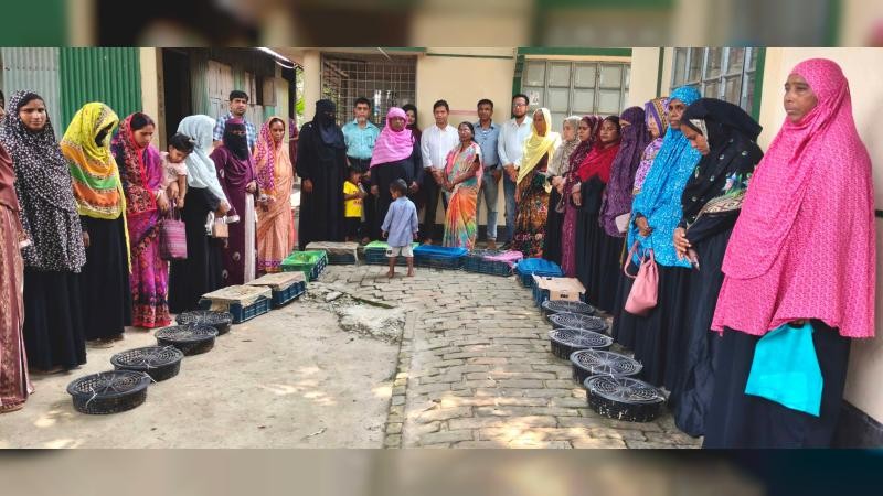 নাগরপুরে ২০ জন নারী পেল হাঁসের বাচ্চা