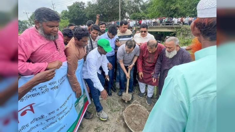 তারাকান্দায় খাল পুনঃখনন কাজের উদ্বোধন করলেন তথ্য প্রতিমন্ত্রী