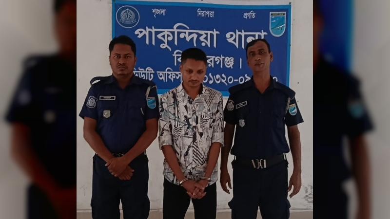 গৃহবধূকে ধর্ষন ও ভিডিও ধারণের অভিযোগে মাজারের খাদেম গ্রেফতার
