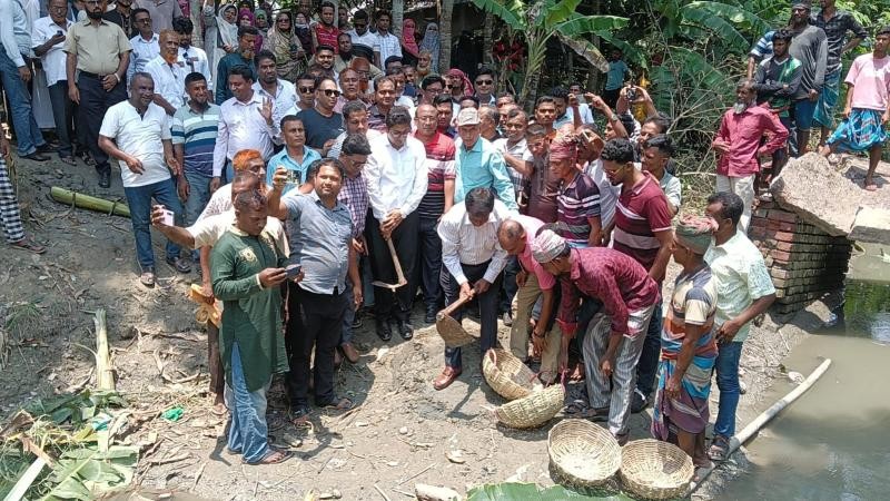 কালিয়ায় খাল পুনঃখনন কাজের উদ্বোধন