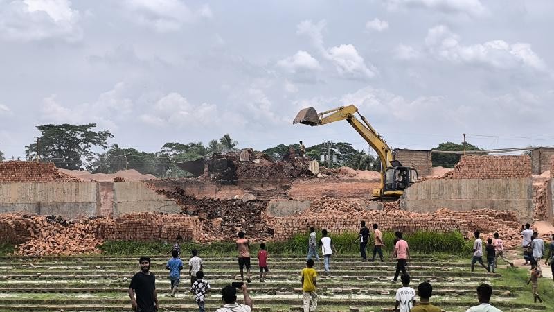 কুমিল্লার ২টি অবৈধ ইটভাটায় ১০ লক্ষ টাকা জরিমানাসহ গুড়িয়ে দিল প্রশাসন
