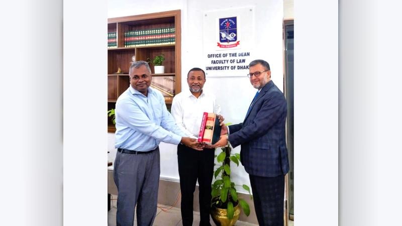 ঢাবি আইন বিভাগের শিক্ষার্থীদের সুপ্রিম কোর্টের পক্ষ থেকে রেফারেন্স বই প্রদান