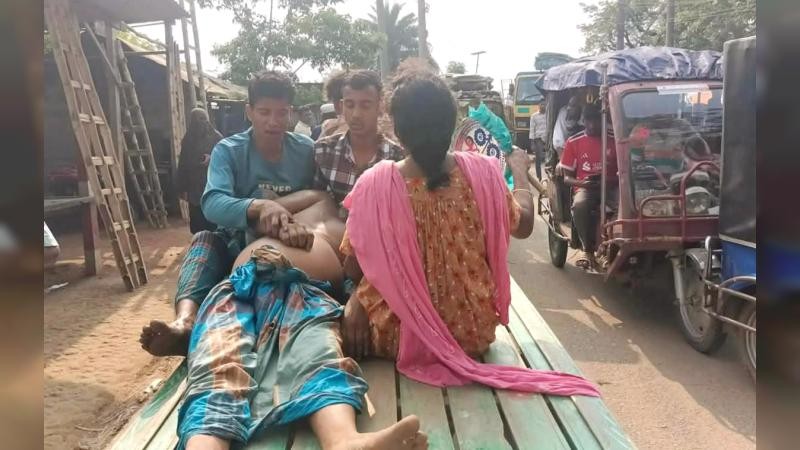 রাস্তার পাশে ধান ক্রয়ের আড়ত, যানজটে আটকে মারা গেলেন শ্বাসকষ্টের রোগী